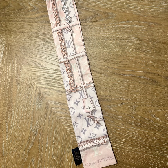 Louis Vuitton Scarf Ribbon - Picture 2 of 5